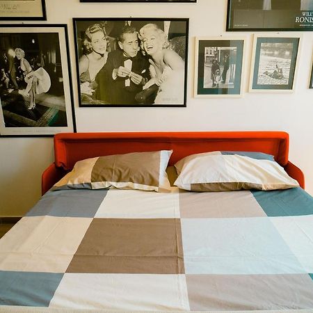 Hollywood Apartment Near Station With Parking Bari Exteriér fotografie