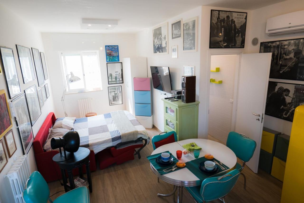 Hollywood Apartment Near Station With Parking Bari Exteriér fotografie
